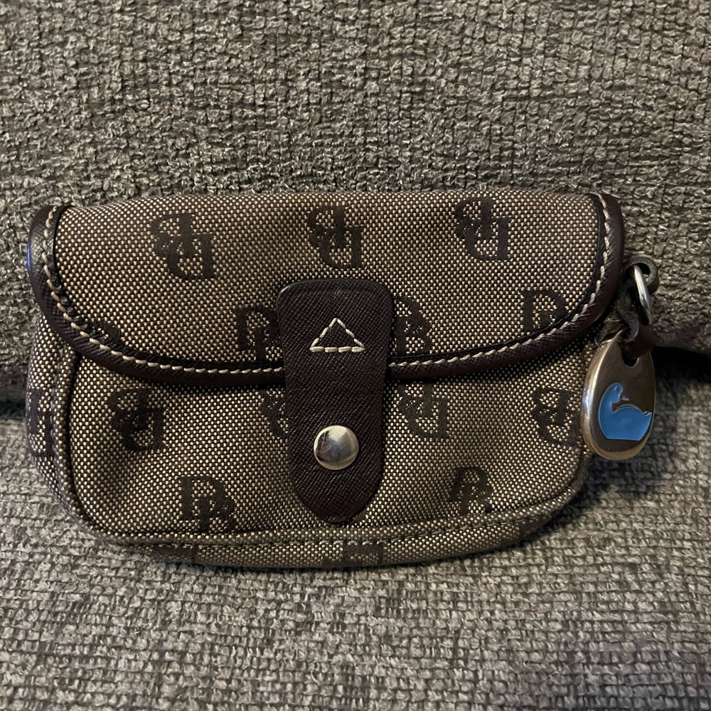 Dooney & Bourke Brown Vintage Change Holder
